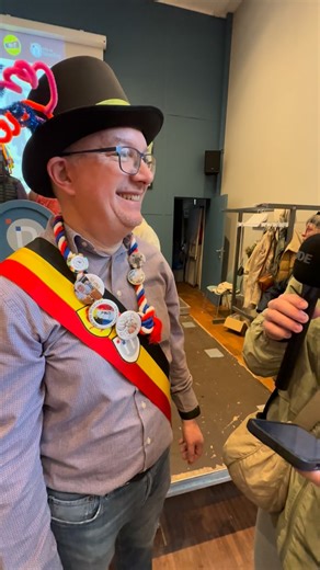 Le bourgmestre Bernard DE RO et l’échevine du folklore Victoire SCOREY sont au micro d’Ultrason pour cette 122e édition du carnaval de Nivelles 🍊 #ultrason #nivelles #interview #radio #carnaval | Ultrason