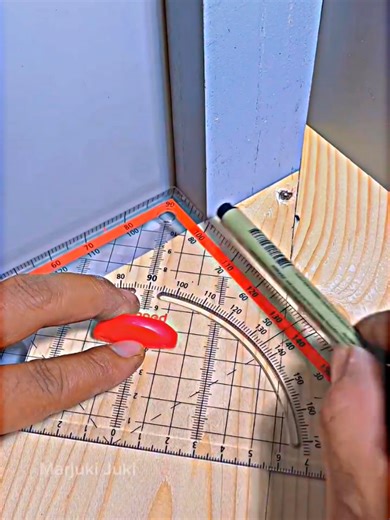basic steps for measuring the position of wooden corners #woodworking #tips #diy #ideas #woodwork #decor #doors #makersgonnamake #interior #woodart #construction #woodworking #carpenter #table #furnituredesign #woodcarving #viralreelschallenge #FineWoodworking #woodworkingcommunity #interior #wooddesign #carpenter #maker #diy #reelsfb #furniture #wood