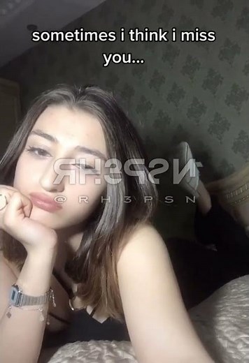 04 Julia Tiktok | @RH3PSN