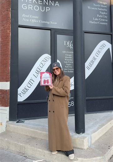 DMG in Lincoln Park - coming soon! 🤩 We can’t wait to show you what’s inside… stay tuned! #chicagorealestate #illinoisrealestate #luxuryliving #luxuryrealestate #dreamhome