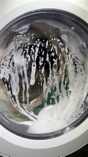 Hotpoint NSWM - Big sudslock with towels and bathmats!!