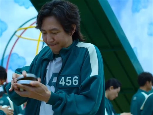 Hyuna's Alien Stage Performance: An Artistic Journey