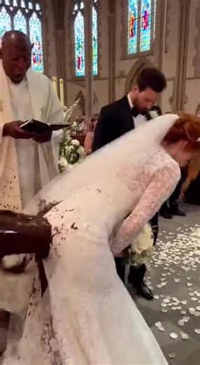 Wedding Disaster: Bride's Dress Fails in Panic