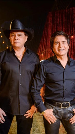 Pouca gente sabe disso… A música Evidências, eternizada por Chitãozinho & Xororó, quase teve um destino completamente diferente. Composta por José Augusto e Paulo Sérgio Valle, ela acabou se tornando um dos maiores clássicos da história do sertanejo. Décadas depois, ainda é impossível ouvir essa música sem cantar junto. Agora me conta: Existe música mais clássica do sertanejo que essa? #evidencias #chitaozinhoexororo #sertanejo #musicasertaneja