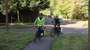 De verkeersregels voor speedpedelecs zijn ingewikkeld. Niet alleen voor bestuurders van zo’n supersnelle elektrische fiets zelf, maar ook voor andere weggebruikers. VRT NWS nam zelf de proef op de som. Meer weten: https://nws.vrt.be/speedpedelecs | VRT NWS