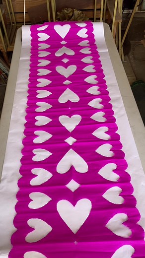 Cortina de Corazones con Papel Crepé