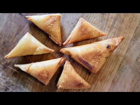 Recette originale de SAMOUSSAS À LA PATATE DOUCE, ÉPICES, KIRI ET LARD BOUCANÉ - Béatrice FABIGNON