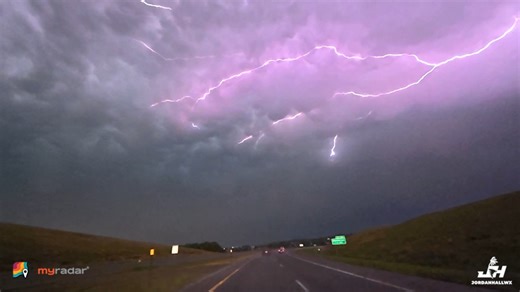 Lightning lit up the South Dakota skies over the weekend — and MyRadar Storm Chaser Jordan Hall was there to catch the jaw-dropping moment. This video was shot near Kimball, SD, where a line of storms delivered a dramatic display of nature’s raw power. 📍 Kimball, SD | MyRadar Weather Radar