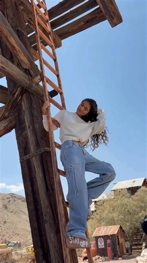 Fall fits lead the way. 🍁 Crisp air, layered looks, and a wardrobe that changes with the season. 🤎☁️#AeroForAll | Aeropostale