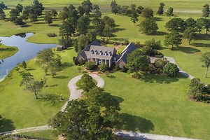 House, barn, 350 acres: ‘Luxury’ farm in White Oak expected to sell for millions