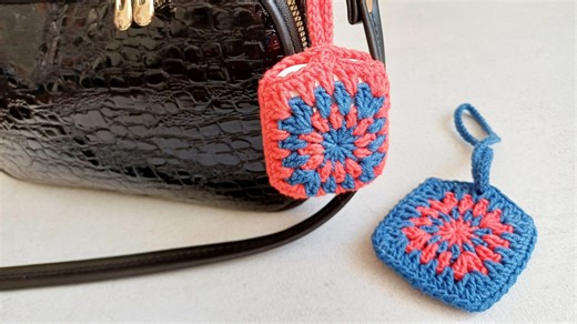 Cute crochet AirPods case | Easy two-color granny square cover