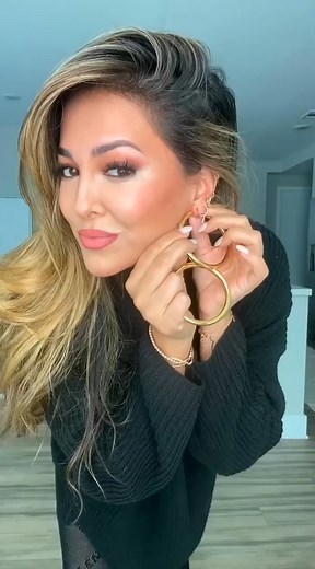 153K views · 2.4K reactions | 511_Fashion Hack For Styling Tights For Fall & Winter ✨ #fashionhack Here’s by far one of my favorite #fashionhacks or all time! If you’re forever cold like I am, or just want added comfort, th | Fashion & Beauty | Facebook