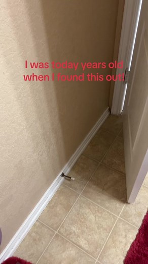 Mind-Blowing Door Stopper Trick! Discover How to Keep Your Door Shut with a Simple Hack!