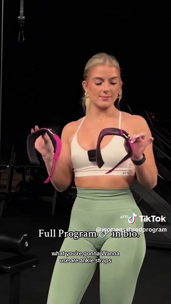 How to Do Glute Medius Kickbacks for Big, Round Glutes Full 12-Week Program 🔗 in bio. #gluteworkout #glutemedius #kickbacks #glutegains #womensfitness #fitnesstips