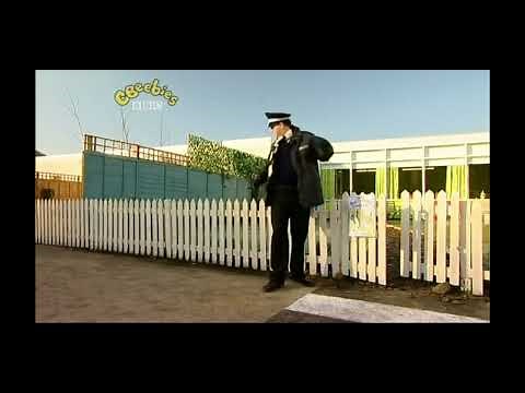PC Plum's bike got thrown away in a garbage truck | Balamory (2004)