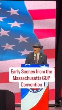 Early scenes from MassGOP Convention