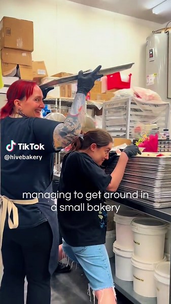 What it’s like working in a kitchen iykyk🧁🐝 #hivebakery #bakery #fyp #bakerylife #kitchen