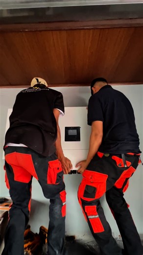 45K views · 580 reactions | 8kw Hybrid Solar Setup with 16kwh battery Storage. #electricvehicle #freeenergy #tipidtips #savingmoney #renewableenergy #RenewablePower #solarenergy #greenenergy #solarpanel #EnergySavings | DC Polarity | Facebook