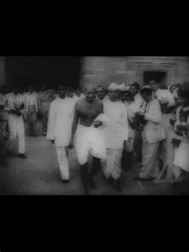 Mahatma Gandhi: The Man Who Fought Empires… Without Throwing a Punch! #MahatmaGandhi #HistoryShorts #WorldChanger #PeacefulRevolution #InspirationDaily #HistoryChannelVibes #GandhiFacts #LegendaryLeaders #MotivationShorts #MindBlownHistory