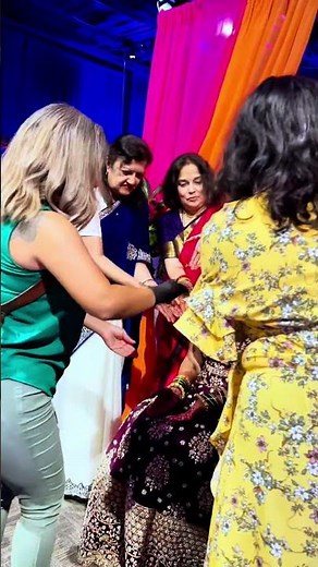 Vibrant Multicultural Wedding at the Orlando Science Center | Bella Grey