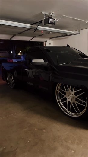 Manuel vega on Instagram: "Last post of 2025 🙏🙌#chevy #silverado #mtw #30s #singlecab #bagged #z71 #blessed #trucksofinstagram #fyp #explore #viral #suelomob #droppedtrucks #corridos #trokasperronas #trokasbajitas #low #slammed #lowered #truckin #reels #chevrolet #truckporn #airlift #newyear"