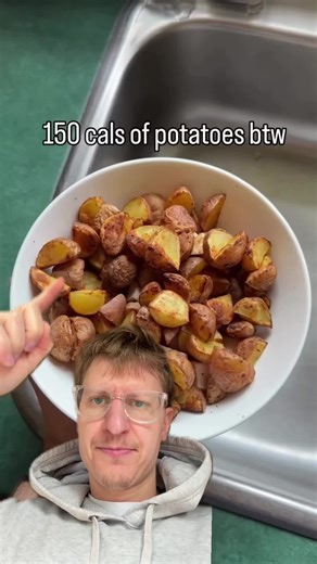I’m not believing that this is 150 cal worth of potatoes#greenscreenvideo #greenscreen