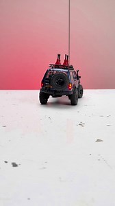 FCX18 LC80 – Tire Swap Mode Activated This video makes quick tire swaps look easy. How fast can you swap your tires on the trails? 😎 #FCX18 #LandCruiser80 #FMSHobby #OffRoadRC #TireSwap #RCAdventure #TrailReady | FMSmodel