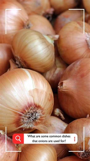 HOW TO PREPARE ONIONS 暈 Onions are an exceptionally versatile vegetable and a common ingredient in soups, stews, casseroles, stir-fries, scrambles and side dishes. Slow, gentle cooking until the flesh is tender brings out their sweet flavour. #whatsinseason #onions #cookingwithonions #GreatFoodGrownHere | Canadian Food Focus | Facebook