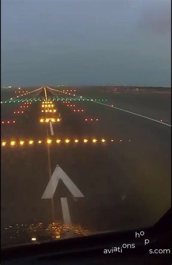 6 Best Runway Landing view from cockpit . . . #CockpitView #RunwayLanding #PilotLife #AviationLovers #FlyingHigh #LandingMoments #AviationPhotography #PilotView #flightdeck #AviationDaily #AirplaneLanding #AviationAddict #SkyViews #AvGeek #FlightInspiration | US Aviation