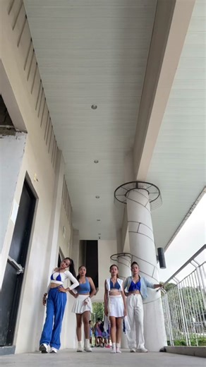 Dance Trends: Girls Dancing Effortlessly in Class