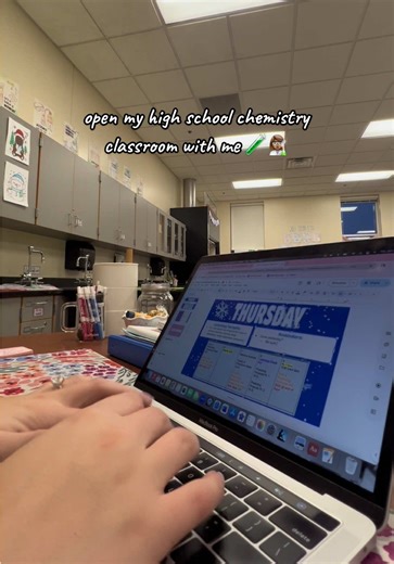 ANDDDD we’re back!!! open my high school chemistry classroom with me 🧪👩‍🔬 #highschool #scienceteacher #openmyclassroom #teacher