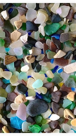 When is the best time to look for sea glass? ANY TIME! I’ve searched beaches from the east to the west coast, during all four seasons, in all weather types. You never know when the ocean will deliver that rare piece of sea glass. #seaglass #seaglasshunting #seaglassartist #novascotiaartist #novascotiaseaglass #novascotia #novascotiaart #seaglassartwork #supportsmallbusiness #shoplocal #allseasons | Colleen Noseworthy - Artist