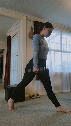 Lower Body - Legs, Quads, Hamstring, Glutes 🍑 Started full swing into it today and couldn't focus anymore after the fucken ratshit news of our aunty 💔 Only 8 sets deep before my sweaty face turned into an ugly crying one 😪 💔💝💔 #lowerbody #legs #glutesonfire #reels | Mia Kingi