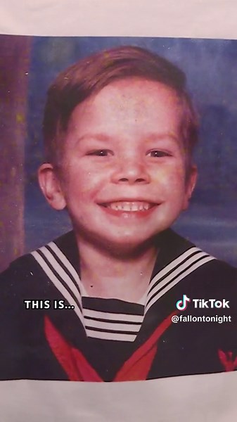 Jimmy returns the favor and gifts @arianagrande a sweatshirt with a picture of him as a five-year-old on it 😂 #FallonTonight #TonightShow #ArianaGrande #JimmyFallon