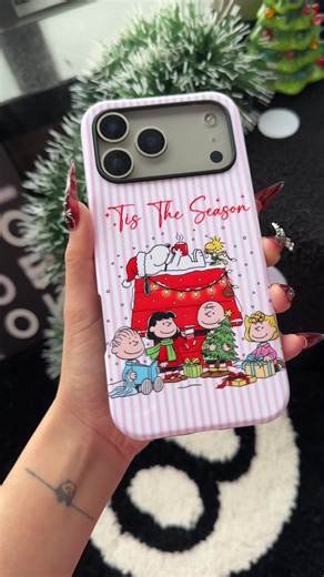 Cozy, cute, and Christmas-coded 💗🎄 #peanuts #tistheseason #merryandbright #phonecase #fyp
