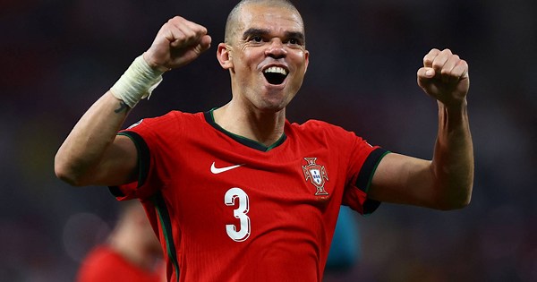 Aos 41 anos e 113 dias, Pepe torna-se o jogador mais velho de sempre a jogar um Europeu