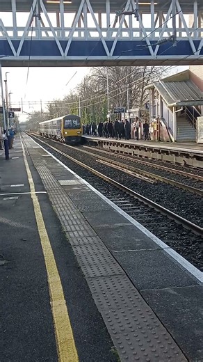 NORTHERN.323223 ARRIVING AT CHEADLE HULME.20 12 25.NEIL HAYTON RAILWAY MEMORIES.#train #railway