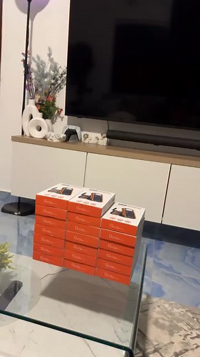 The solar power bank is back in stock. Call/whatsapp 0245100397 to place your order. Price: 450ghc Kindly take note, payment confirms your order. #chefrayk #workwithrayk #havefunwithrayk #keepitsimple #solarpower #ghana #ghanamen #accra #accralife #smallbusinessowner | selfmade_ray1