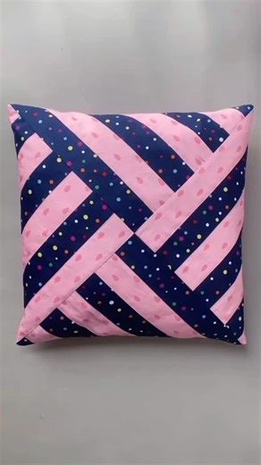 Bruna Martini - Patchwork ✂️🪡 on Instagram: "Curso completo de Patchwork, aulas completas com dezenas de blocos exclusivos. Acesse o site do meu perfil @patchwork.facil VEJA O QUE VOCÊ VAI RECEBER ⬇️ ⬇️ ✅Blocos exclusivos de patchwork ✅350 moldes ✅Instruções com medidas ✅Blocos patchwork com efeito 3D ✅Vídeo aulas explicativas Benefícios: ✔️Acesso vitalício: curso será seu para sempre! ✔️7 dias de garantia ✔️ Aulas dinâmicas ✔️ Adicionamos novos modelos todos meses ✔️ Atualizações gratuitas ✔️ 