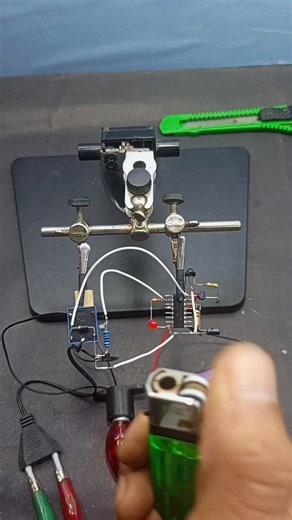 🔌 How to Make a Simple Automatic Light Sensor (DIY Electronics) 💡 In this video, I show you how to build a simple automatic light sensor circuit using the CD4017 IC. This project uses an infrared sensor to detect objects or light and control a 5V relay as an automatic switch for lamps or small electrical devices. 🔧 Components used: CD4017 IC 5V Relay BC547 Transistor BC557 Transistor Infrared Sensor LED 1N4007 Diode 100K Resistor 4.7K Resistor 2× 1K Resistor 1µF 50V Electrolytic Capacitor Pow