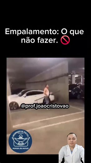 Prof. João Cristovão on Instagram: "Este vídeo apresenta um caso grave de empalamento abdominal. O que mais chama a atenção técnica não é apenas a dimensão do objeto, mas o fato de o paciente estar caminhando. ​No atendimento pré-hospitalar, a curiosidade ou o pânico podem ser fatais. A conduta correta é clara: o objeto deve ser fixado e estabilizado exatamente na posição em que foi encontrado. A exploração é estritamente hospitalar e cirúrgica. ​Por que o movimento é um risco iminente? - ​Lesão
