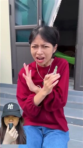 WEAR FROG EYES LIPSTICK 😱