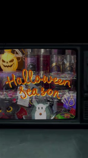 🎃👻 ¡La Spooky Season llegó a Soleil Beauty Shop! Tenemos todo para quienes aman la época más tenebrosa del año: velas, body mists, cremas corporales, geles antibacteriales, holders, monederos, sanitizantes en spray, lip balms y más. 🦇 ✨ Encuentra maquillaje en tendencia, skincare coreano, Owalas, body mists, hair care, velas y los productos virales que todos quieren. 🤍 Todo 100% original, directo de tiendas oficiales y distribuidores autorizados. 📍 Visítanos: Calle 16 entre 55 y 53, Col. Ce