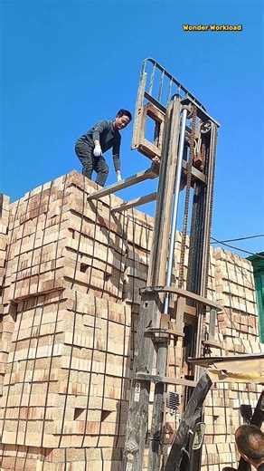 Industrial Brick Logistics: Heavy Forklift Material Handling and Site Operational Techniques