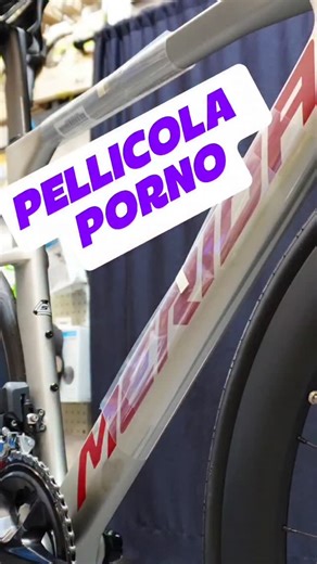 🔥 MERIDA REACTO 6000 – IL MISSILE TASCABILE È ARRIVATO! 🔥 Nuovissima, mai vista, taglia S 🚴‍♂️ 💥 Gruppo Shimano 105 Di2 elettronico 💨 Ruote Vision SL55 — profilo alto, sound da jet, estetica da urlo. Aerodinamica, rigidità e velocità: la bici perfetta per chi vuole volare basso… ma andare fortissimo! ⚡ 💳 Finanziabile a tasso 0 fino a 24 mesi 🚚 Spedizione gratuita in tutta Europa 🔧 Garanzia e assistenza Re-cyclist Bike Shop 📍 Re-cyclist Bike Shop – Longone al Segrino (CO) 🌐 www.recyclis