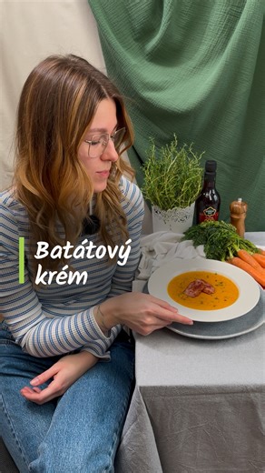 Podzim se nese ve znamení teplých krémových polévek 🍜, máme pro vás recept na jednu, kterou jste možná ještě nezkoušeli. 😊🍠 Je ze sladkých brambor, lahodná a jemná, takže si na ní pochutnají nejen vaše děti. 🧒🏻 A když přidáte opečenou křupavou slaninu, potěší i vaši drahou polovičku! 💚 Celý recept najdete zde: www.bzeneckyocet.cz/recepty-detail/batatovy-krem/ | Bzenecký ocet