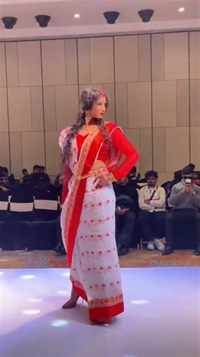 Celebrity award show | navina bole actress| #model #modeling #youtubeshorts #shorts #fashion