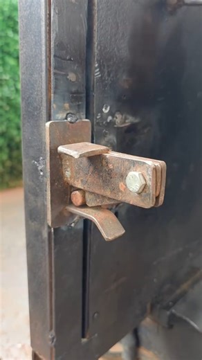 Cele Welder | Diy latch Watch this for more creative ideas 💡 https://www.tiktok.com/t/ZTM9NaSNd/ Like comment and share for more #welding... | Instagram