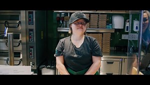 Kehitysvammatuki 57 ry:n kamppis, video 2 olkaa hyvä! ”Jokainen aidosti tasavertainen kohtaaminen edistää vammaisuuteen kohdistuvaa positiivista asennemuutosta. Pit-sa-videossa esitetty fiktiivinen kohtaus havainnollistaa kohtaamista, jossa tasaveroisuus ei toteudu.” Linkki blogiin: https://www.kvtuki57.fi/ajankohtaista/blogi/1416-kohdatuksi-tulemisesta #kehitysvammaeitartu #asennevammaperiytyy #kvtuki57 #ennakkoluulot | Tuure Kilpeläinen