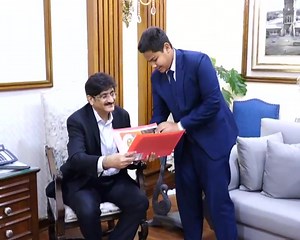 Murad hnours Ameer Hamza for winning world scholar cup KARACHI (May 15): Sindh Chief Minister Syed Murad Ali Shah honored Ameer Hamza, a 13-year-old boy of Distt. Kiamari, Karachi won the World Scholar Cup Competition by inviting him over a cup of tea and encouraging him to shine further the name of the province and Pakistan. Ameer Hamza, 13, recently represented Pakistan in World Scholar Cup Competition held in Baku, Azerbaijan, and won 13 medals, including seven gold and six silver. Previously